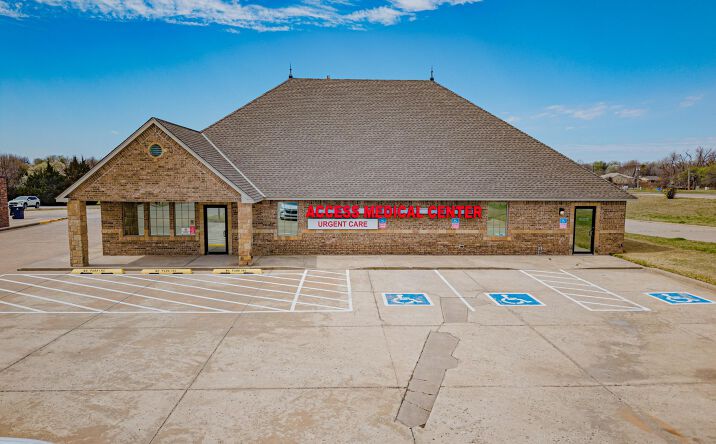 Pictures of Office property located at 301 S Mustang Rd, Yukon, OK 73099 for sales - image #1