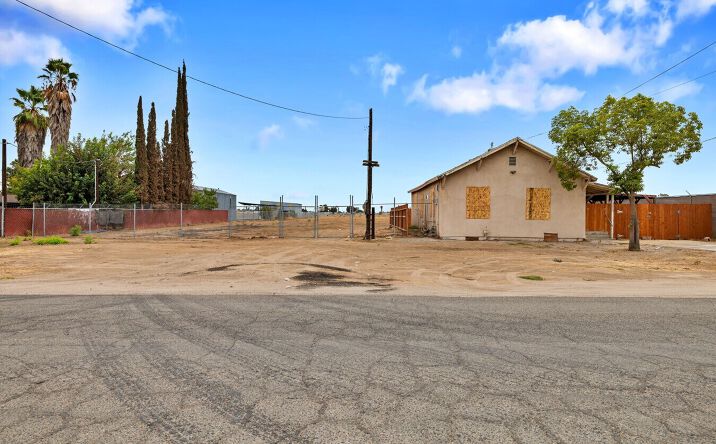 Pictures of Mobile Home Park, Mixed Use, Land property located at 3539 West Franklin Avenue, Fresno, CA 93706 for sales - image #1