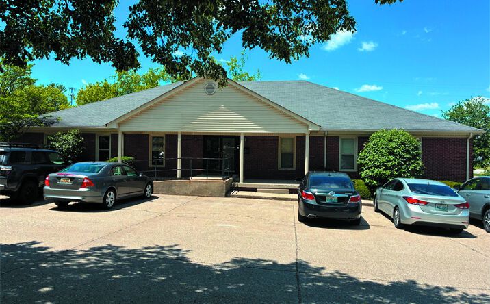 Pictures of Office property located at 112 Dennis Dr, Lexington, KY 40503 for sales - image #1