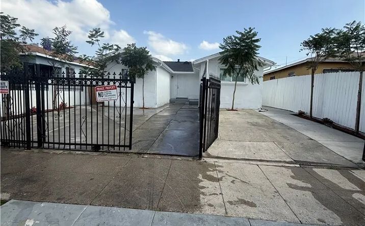 Pictures of Multifamily property located at 1143 E 106th Street, Los Angeles, CA 90002 for sales - image #1