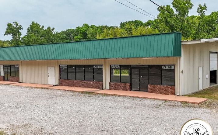 Pictures of Retail, Mixed Use property located at 810 Bexar Avenue West, Hamilton, AL 35570 for sales - image #1