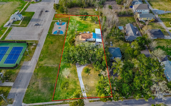 Pictures of Land property located at 407 East 2nd Street, Pass Christian, MS 39571 for sales - image #1