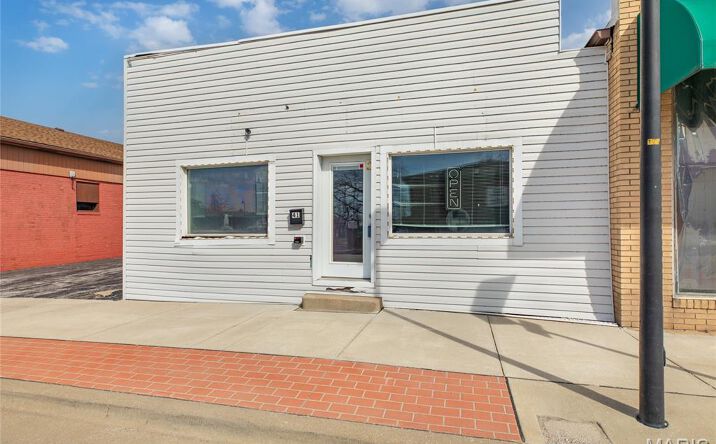 Pictures of Retail, Office property located at 41 West Ferguson Avenue, Wood River, IL 62095 for sales - image #1
