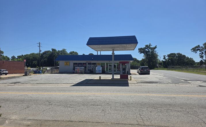 Pictures of Retail property located at 717 North Greenwood Avenue Extension, Ware Shoals, SC 29692 for sales - image #1