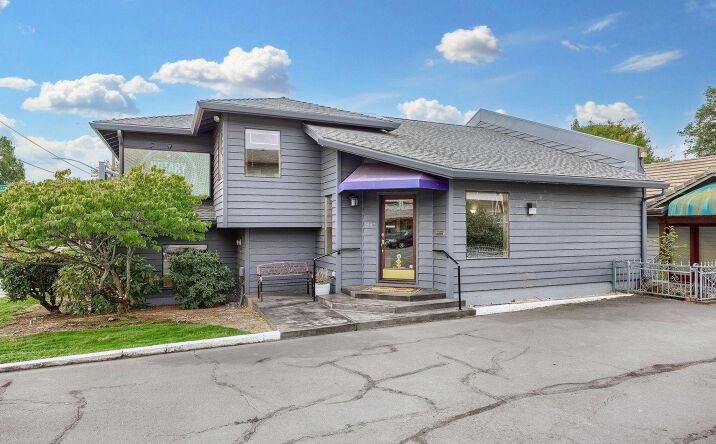 Pictures of Retail, Office property located at 1002 NW 6th St, Grants Pass, OR 97526 for sales - image #1