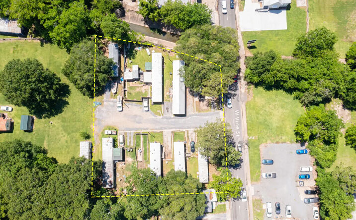 Pictures of Multifamily property located at 229 W Vine St, Opelousas, LA 70570 for sales - image #1