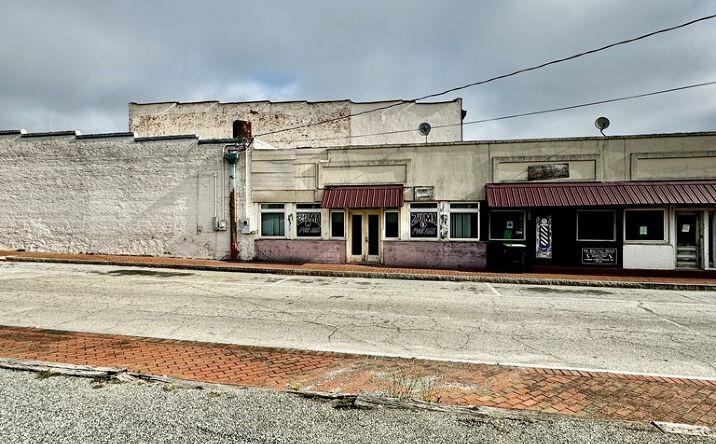 Pictures of Retail property located at 102 Beaver St., Montezuma, GA 31063 for sales - image #1