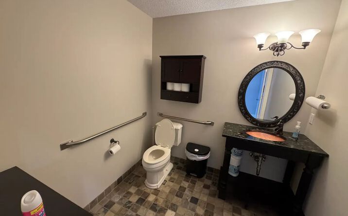 Pictures of Office property located at 40 E Lakewood Blvd, Holland, MI 49424 for sales - image #1
