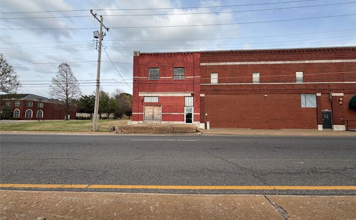 Pictures of Industrial, Office, Retail property located at 422 N Main Street, Muskogee, OK 74401 for sales - image #1