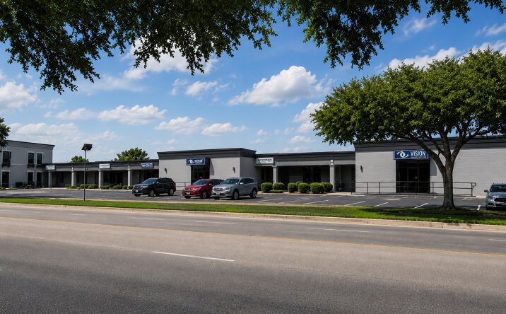 Pictures of Office property located at 1340 S MAIN ST, GRAPEVINE, TX 76051-7514 for sales - image #1