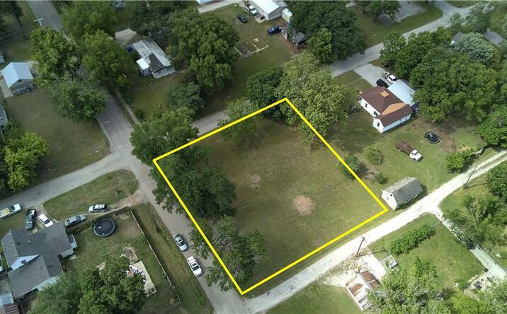 Pictures of Land, Multifamily property located at 422 &428 E 3rd Street, Cherryvale, KS 67335 for sales - image #1