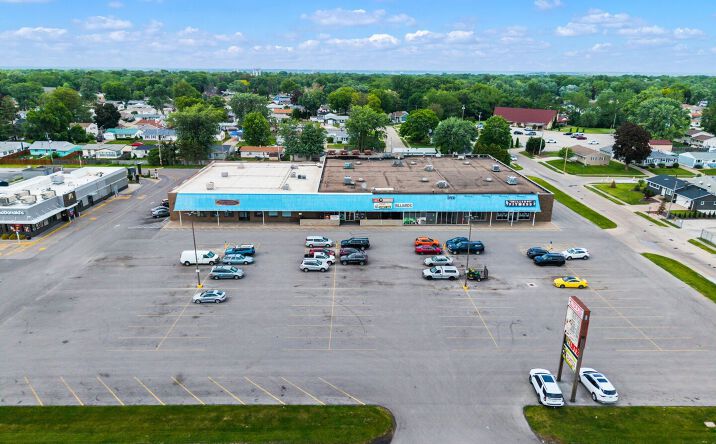 Pictures of Retail property located at 841 Avenue of the cities, East Moline, IL 61244 for sales - image #1