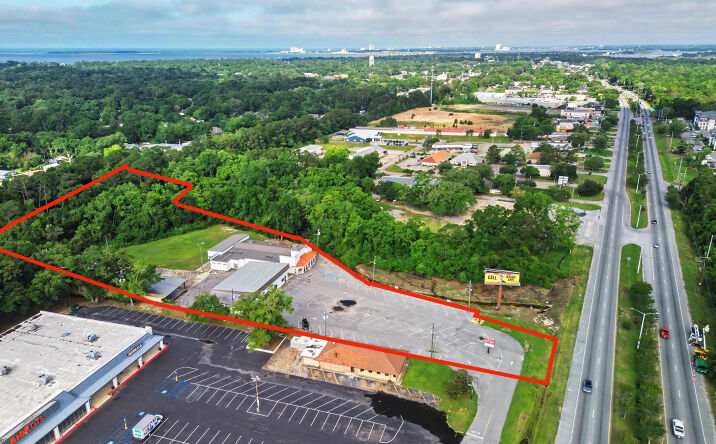 Pictures of Retail property located at 2596 Bienville Boulevard, Ocean Springs, MS 39564 for sales - image #1