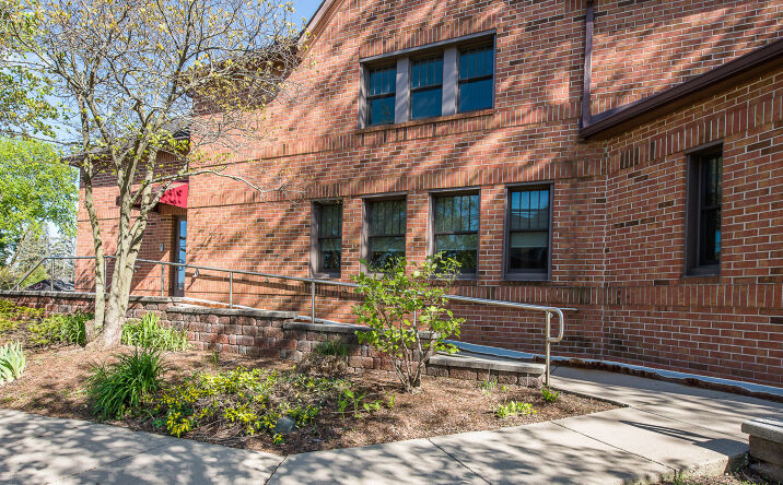 Pictures of Office, Retail property located at 201 S Ann Arbor Street, Saline, MI 48176 for sales - image #1