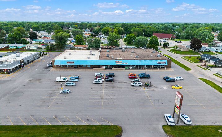 Pictures of Retail property located at 841 AVE OF THE CITIES, EAST MOLINE, IL 61244-4134 for sales - image #1