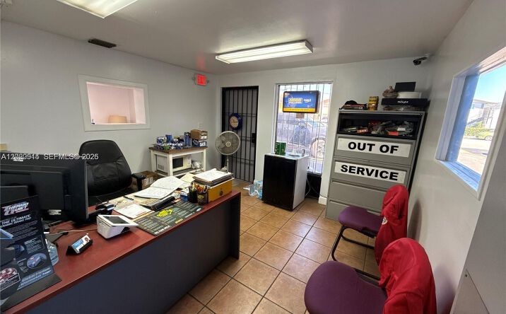 Pictures of Retail, Industrial property located at 1750 W 41st St, Hialeah, FL 33012 for sales - image #1