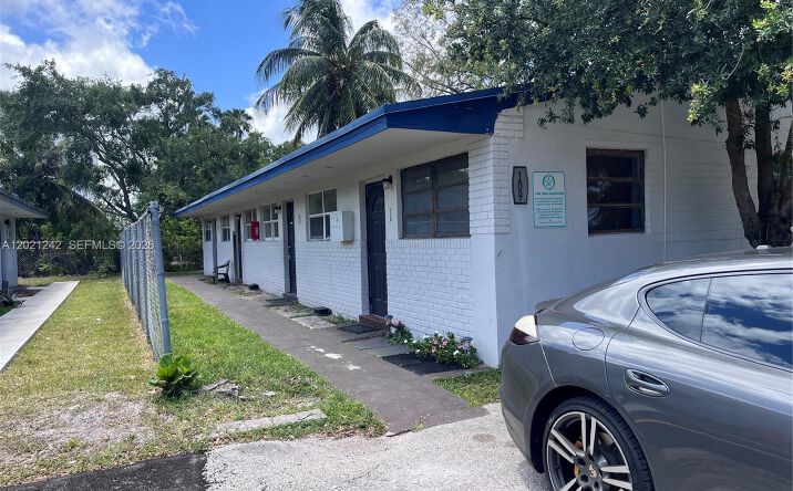 Pictures of Multifamily property located at 109 NW 14th Way # 4 #1-4, Dania Beach, FL 33004 for sales - image #1