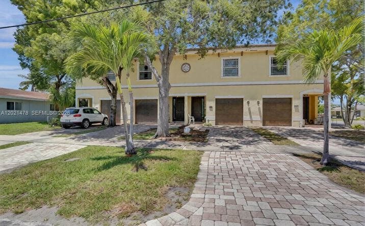 Pictures of Multifamily property located at 1247 NE 23rd Ave, Pompano Beach, FL 33062 for sales - image #1