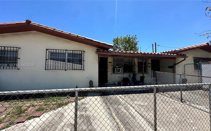 1050 SW 10th St, Miami