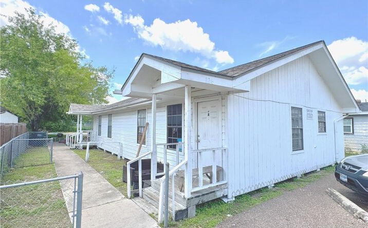 Pictures of Multifamily property located at 126 E 2nd Street, San Juan, TX 78589 for sales - image #1