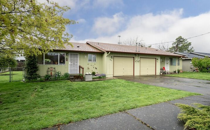 Pictures of Multifamily property located at 3542 E ST, Springfield, OR 97478, 3544 E ST, Springfield, OR 97478 for sales - image #1