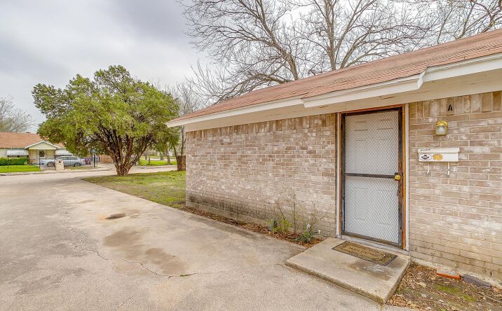 Pictures of Retail, Multifamily property located at 716 South Perkins Street, Fort Worth, TX 76103 for sales - image #1