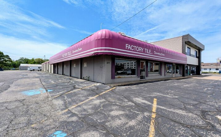 Pictures of Retail property located at 211 N DIXIE WAY, SOUTH BEND, IN 46637 for sales - image #1