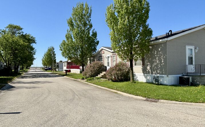 Pictures of Mobile Home Park property located at 104 Enterprise Drive, Chenoa, IL 61726 for sales - image #1