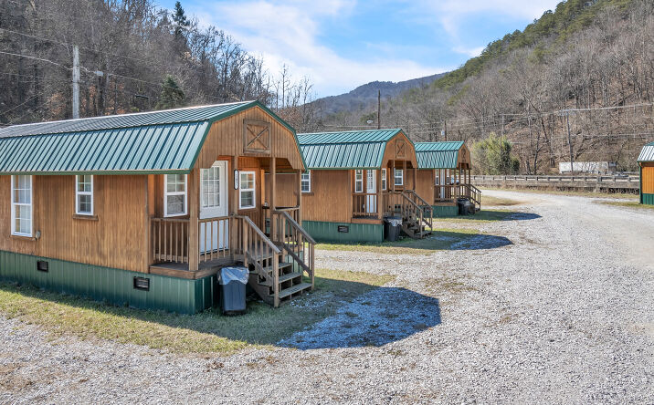 Pictures of Multifamily property located at 349 WILLOW LN, ROCKY TOP, TN 37769-2119 for sales - image #1