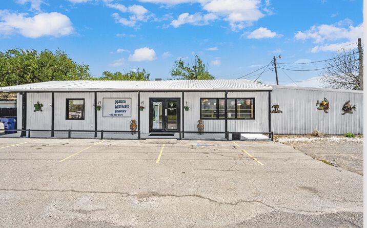 Pictures of Retail property located at 1000 South 7th Street, Walters, OK 73572 for sales - image #1