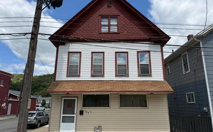 Pictures of Multifamily property located at 724 Broad St, Johnstown, PA 15906 for sales - image #1
