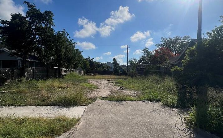 Pictures of Land, Multifamily property located at 417 E St Francis St. # 11, Brownsville, TX 78520 for sales - image #1