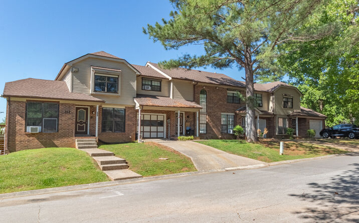 Pictures of Multifamily property located at 162 Condor Court, Clarksville, TN 37042 for sales - image #1