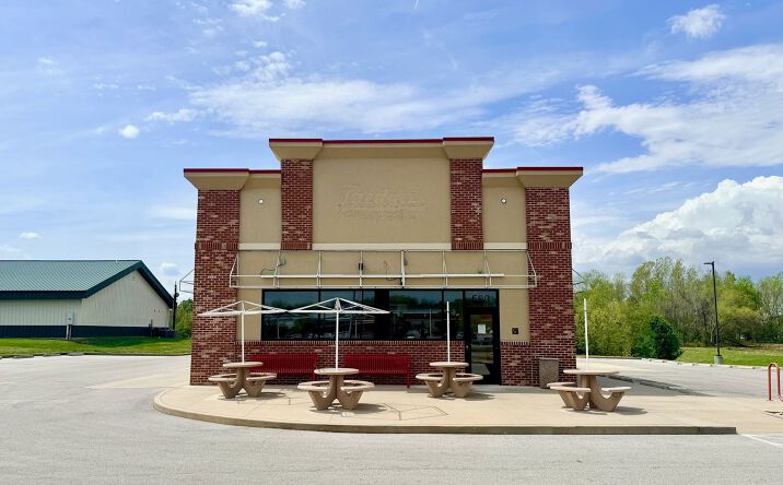 Pictures of Retail property located at 500 N GIANT CITY RD, CARBONDALE, IL 62902-4505 for sales - image #1