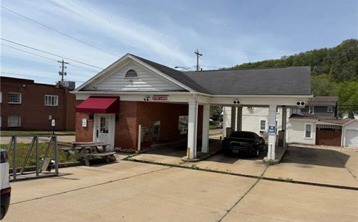Pictures of Retail property located at 601 Main St, Wellsville, OH 43968 for sales - image #1