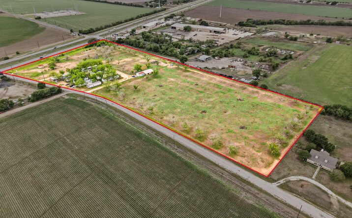 Pictures of Retail, Mixed Use, Mobile Home Park property located at 135 COUNTY RD 480, CASTROVILLE, TX 78009-5816 for sales - image #1