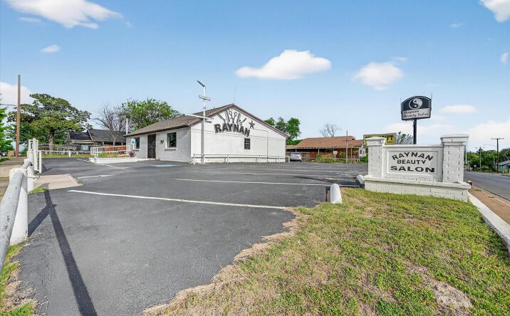 Pictures of Retail property located at 2620 VAUGHN BLVD, FORT WORTH, TX 76105-4001 for sales - image #1
