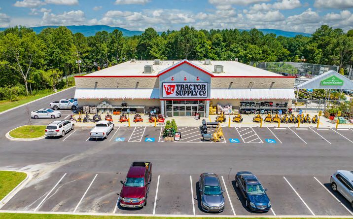 Pictures of Retail property located at 1647 S. Jackson Street, Jacksonville, TX 75766 for sales - image #1