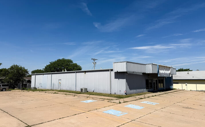 Pictures of Office, Industrial property located at 3015 George Washington Boulevard, Wichita, KS 67210 for sales - image #1