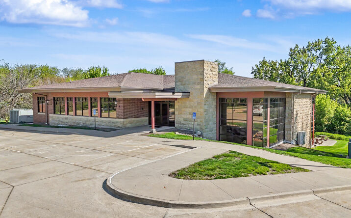 Pictures of Retail, Office property located at 2680 Berkshire Parkway, Clive, IA 50325 for sales - image #1