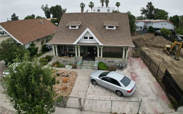 Pictures of Multifamily property located at 1229 W 37th Drive, Los Angeles, CA 90007 for sales - image #1
