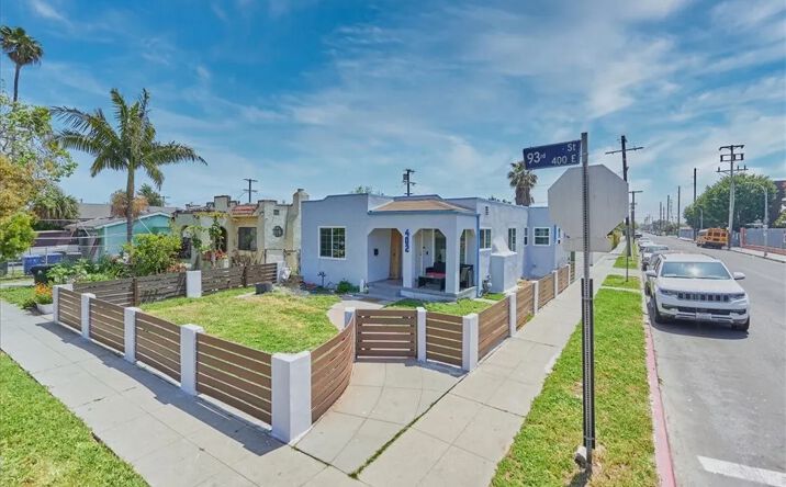 Pictures of Multifamily property located at 402 E 93rd Street, Los Angeles, CA 90003 for sales - image #1
