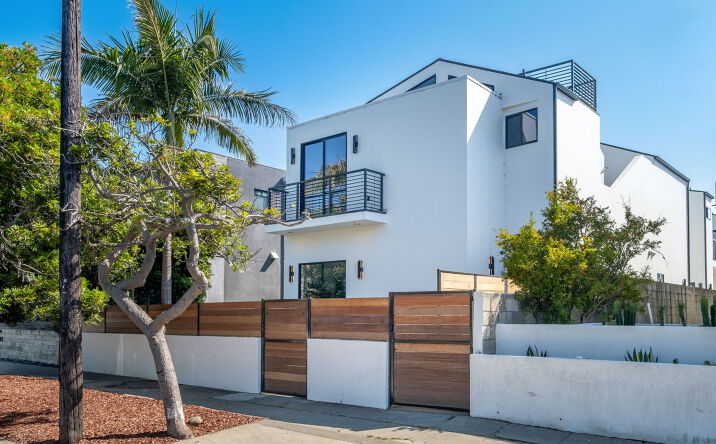 Pictures of Multifamily, Mixed Use property located at 337 SIXTH AVE, LOS ANGELES, CA 90291 for sales - image #1