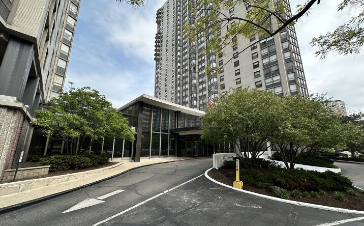 Pictures of Office property located at 5701 North Sheridan Road, Chicago, IL 60660 for sales - image #1