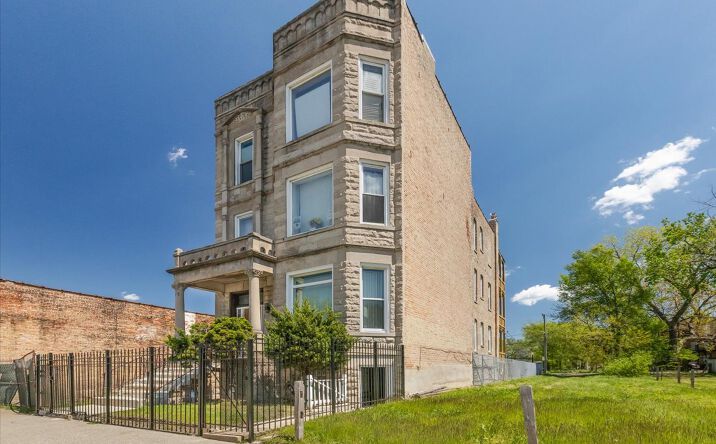 Pictures of Multifamily property located at 5319 S Indiana Avenue, Chicago, IL 60615 for sales - image #1