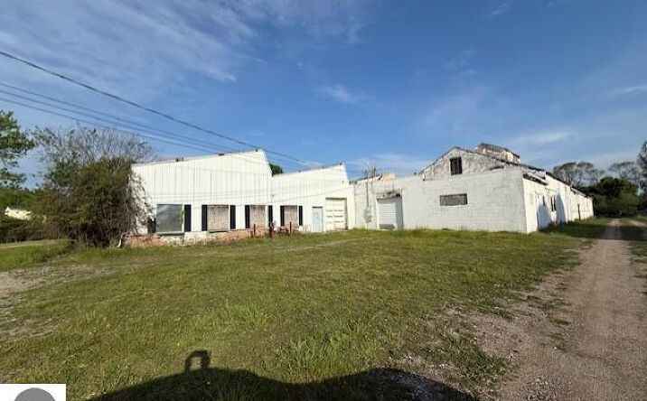 Pictures of Industrial property located at 700 W End Street, Alma, MI 48801 for sales - image #1