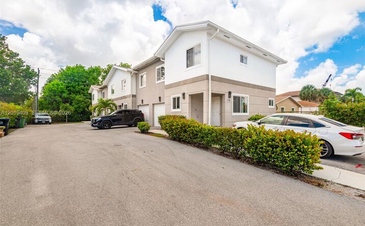 Pictures of Multifamily property located at 811-817 NW 3rd Ave, Fort Lauderdale, FL 33311 for sales - image #1
