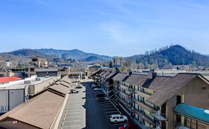 Pictures of Hospitality property located at 929 Parkway, Gatlinburg, TN 37738-3103 for sales - image #1