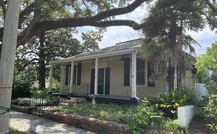 Pictures of Office property located at 256 East Boulevard, Baton Rouge, LA 70802 for sales - image #1
