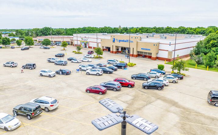 Pictures of Retail property located at 989 N WALNUT CREEK DR, MANSFIELD, TX 76063-8024 for sales - image #1